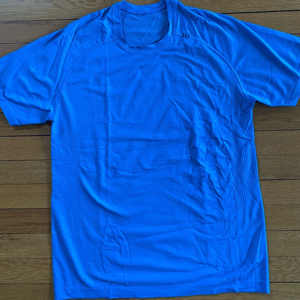 Lululemon Men’s M metal vent tech tee blue